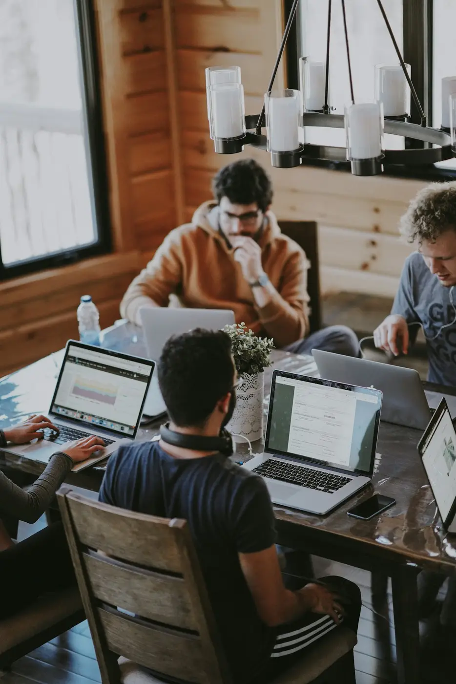 Équipe en réunion, gestion des ressources humaines